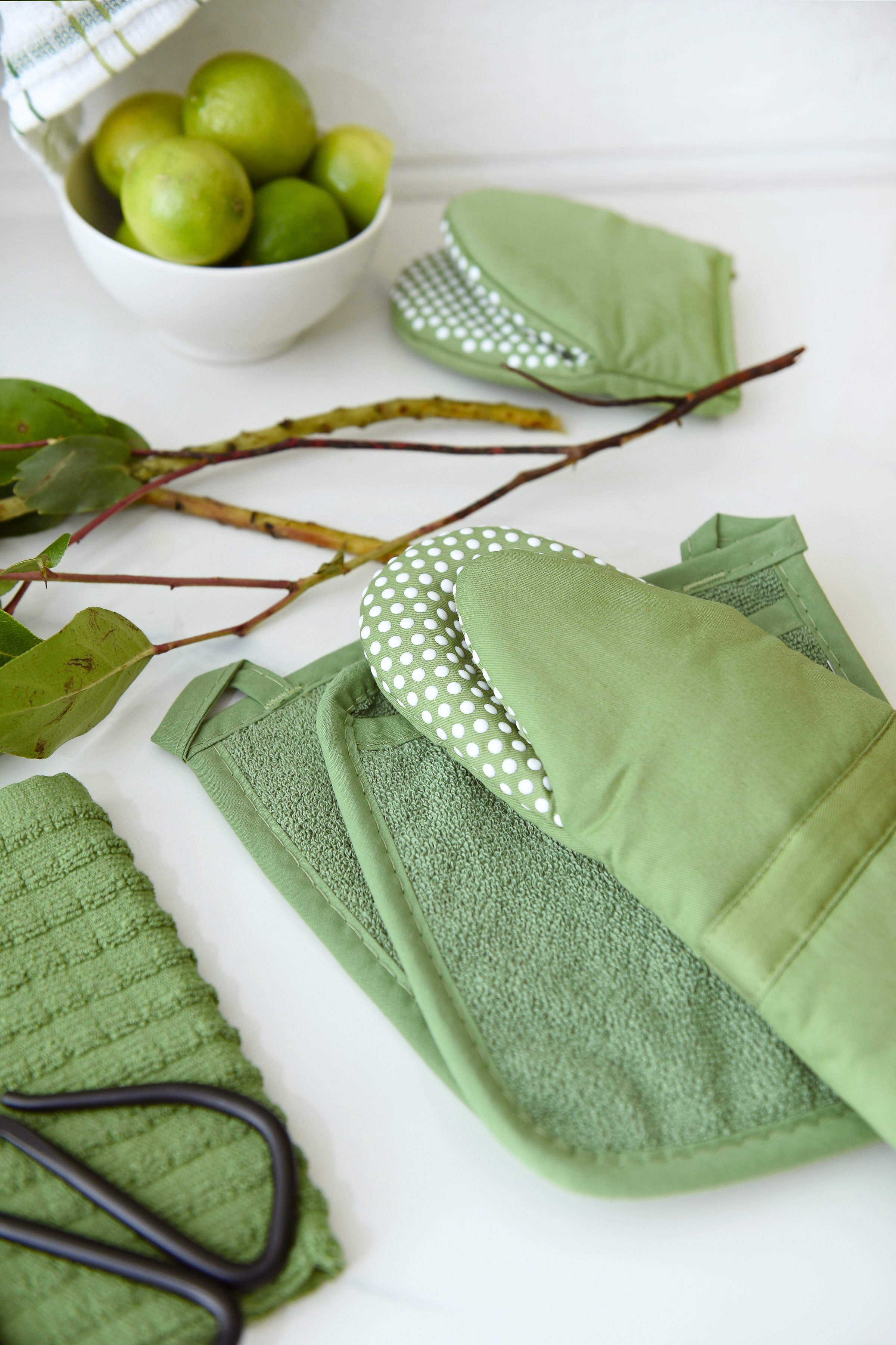 Green Pot Holder with Pocket and Cotton Tea Towel
